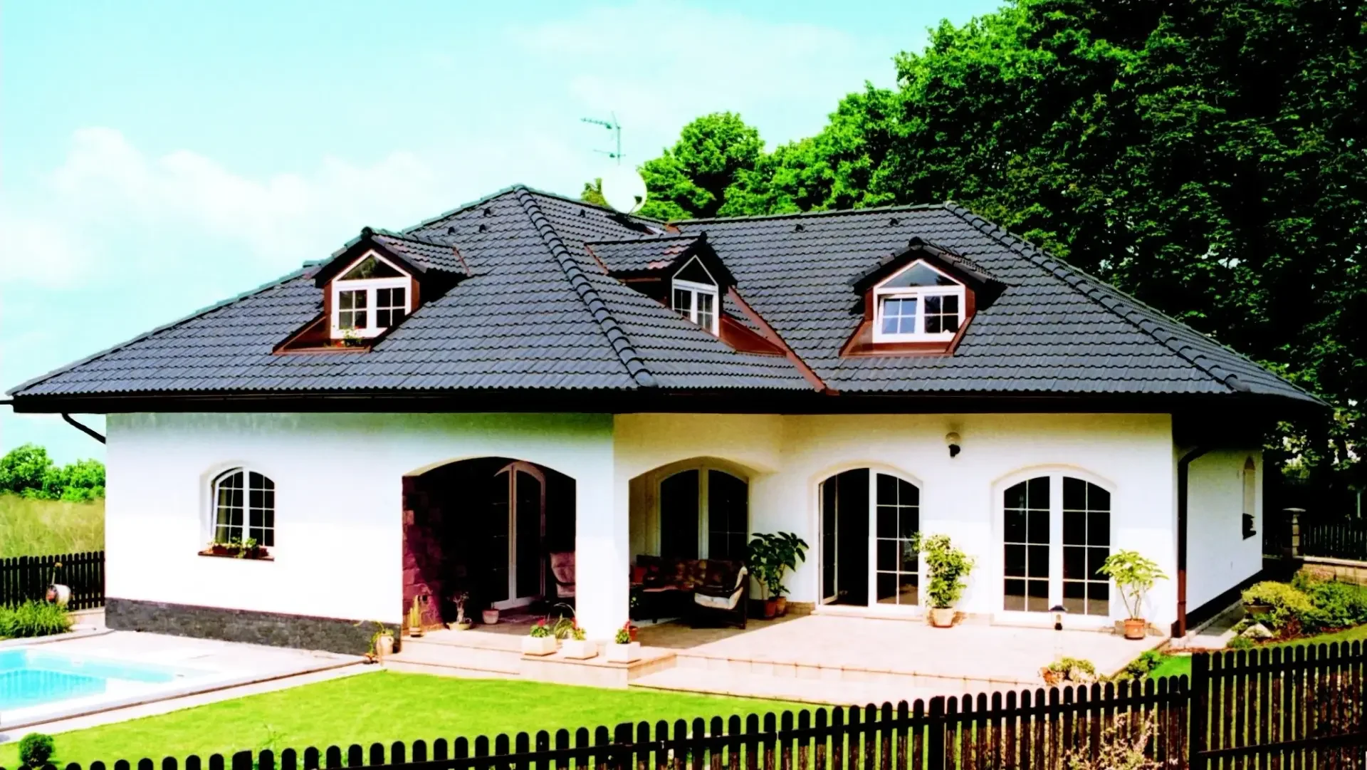1996 - Afrodite, více jak 350 realizací, ing. arch. Ivan Köhler, foto 1997