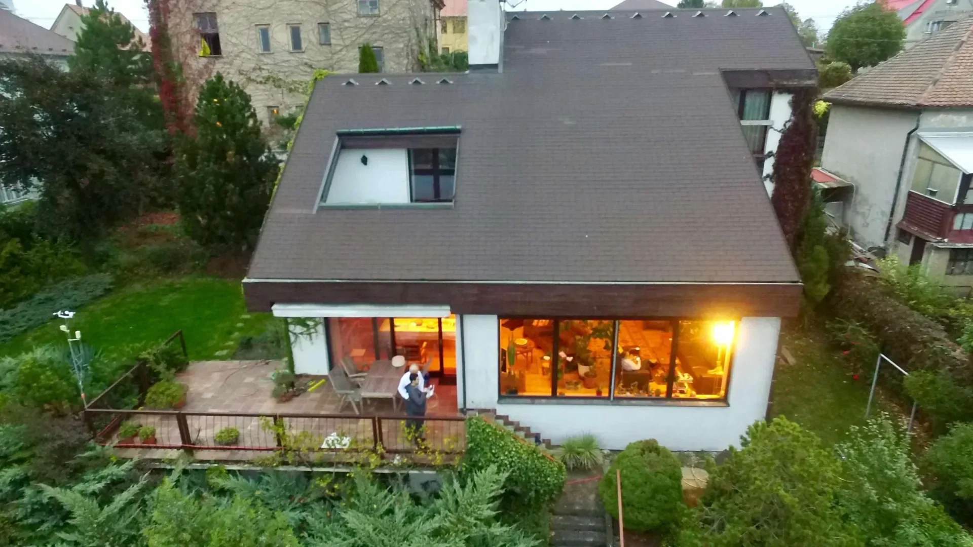 Rodinný dům se zahradou z horního pohledu